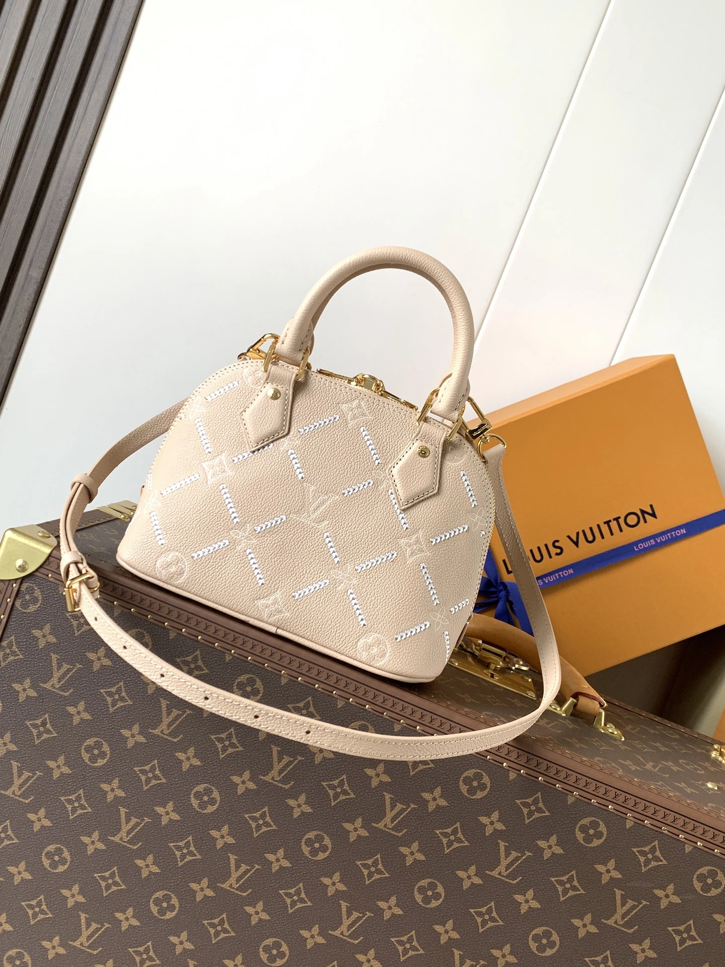 LOUIS VUITTON Alma BB(23.5 x 17.5 x 11.5 cm)