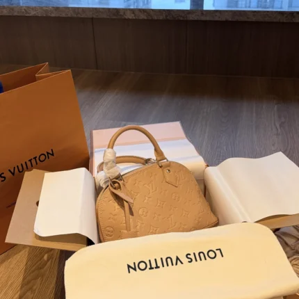 LOUIS VUITTON Alma BB (23.5x18cm)