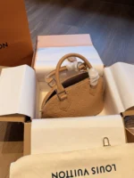 LOUIS VUITTON Alma BB (23.5x18cm)