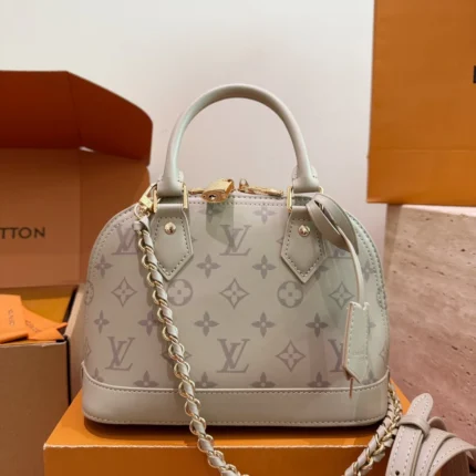 LOUIS VUITTON Alma BB (25cm)