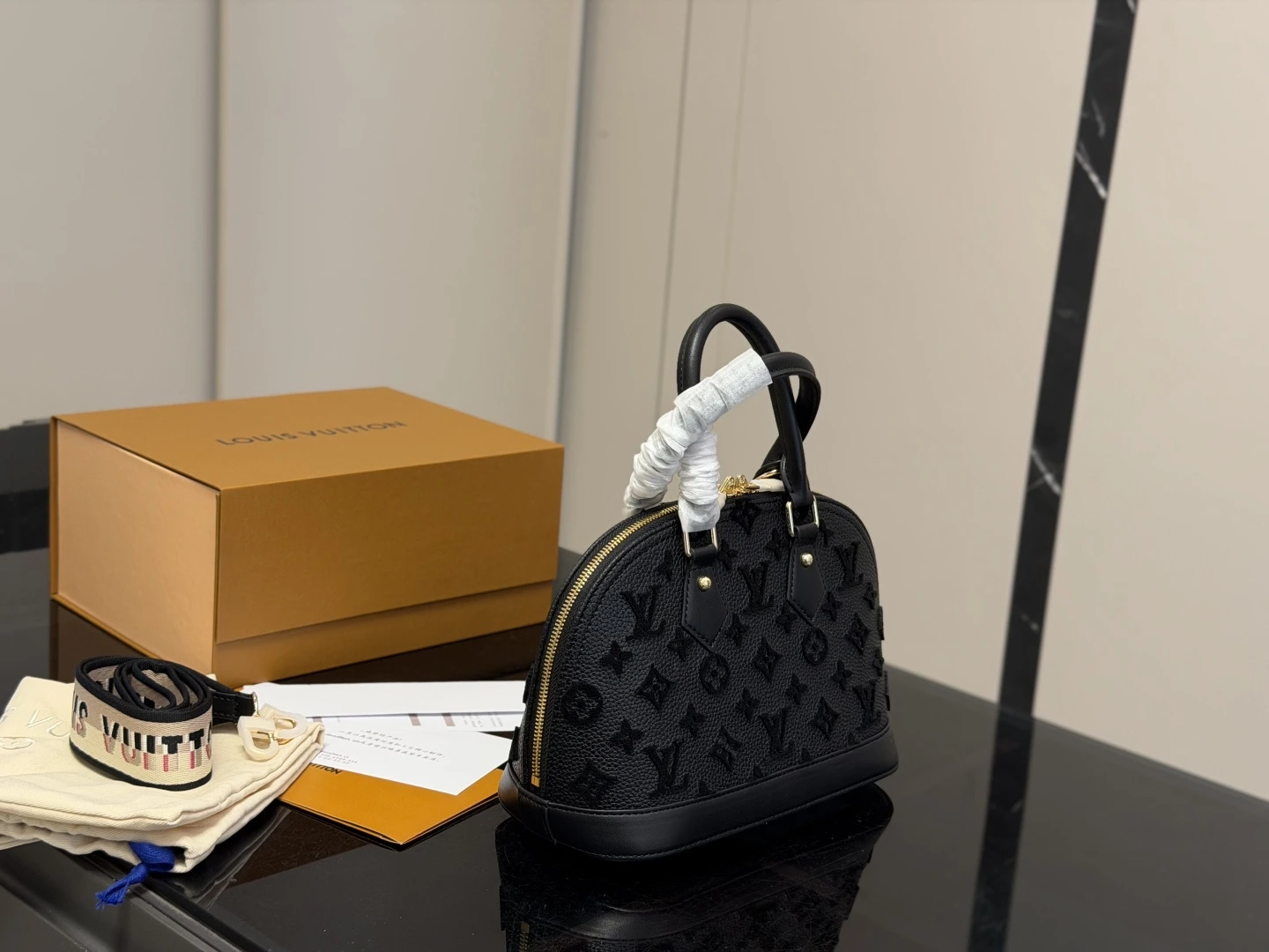 LOUIS VUITTON Alma BB (25x18cm)