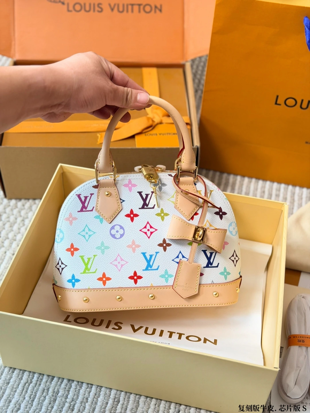 LOUIS VUITTON Alma BB (27x23cm)