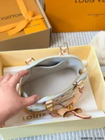 LOUIS VUITTON Alma BB (27x23cm)