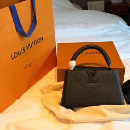 LOUIS VUITTON Capucines(22x13cm)