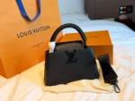 LOUIS VUITTON Capucines(22x13cm)