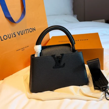 LOUIS VUITTON Capucines(22x13cm)
