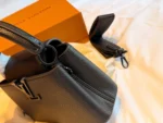 LOUIS VUITTON Capucines(22x13cm)
