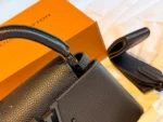 LOUIS VUITTON Capucines(22x13cm)