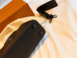 LOUIS VUITTON Capucines(22x13cm)
