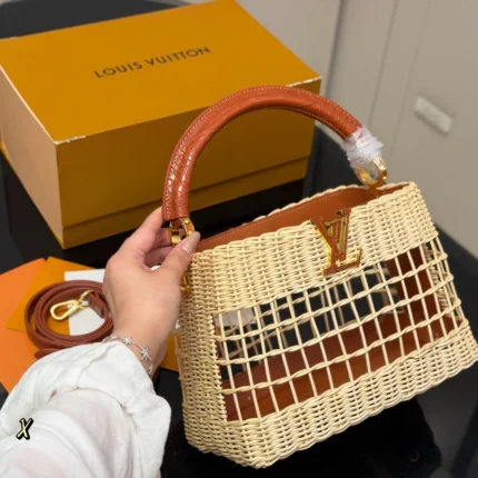 LOUIS VUITTON Capucines (26x18cm)