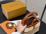LOUIS VUITTON Capucines (26x18cm)