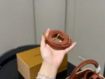 LOUIS VUITTON Capucines (26x18cm)