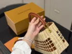 LOUIS VUITTON Capucines (26x18cm)