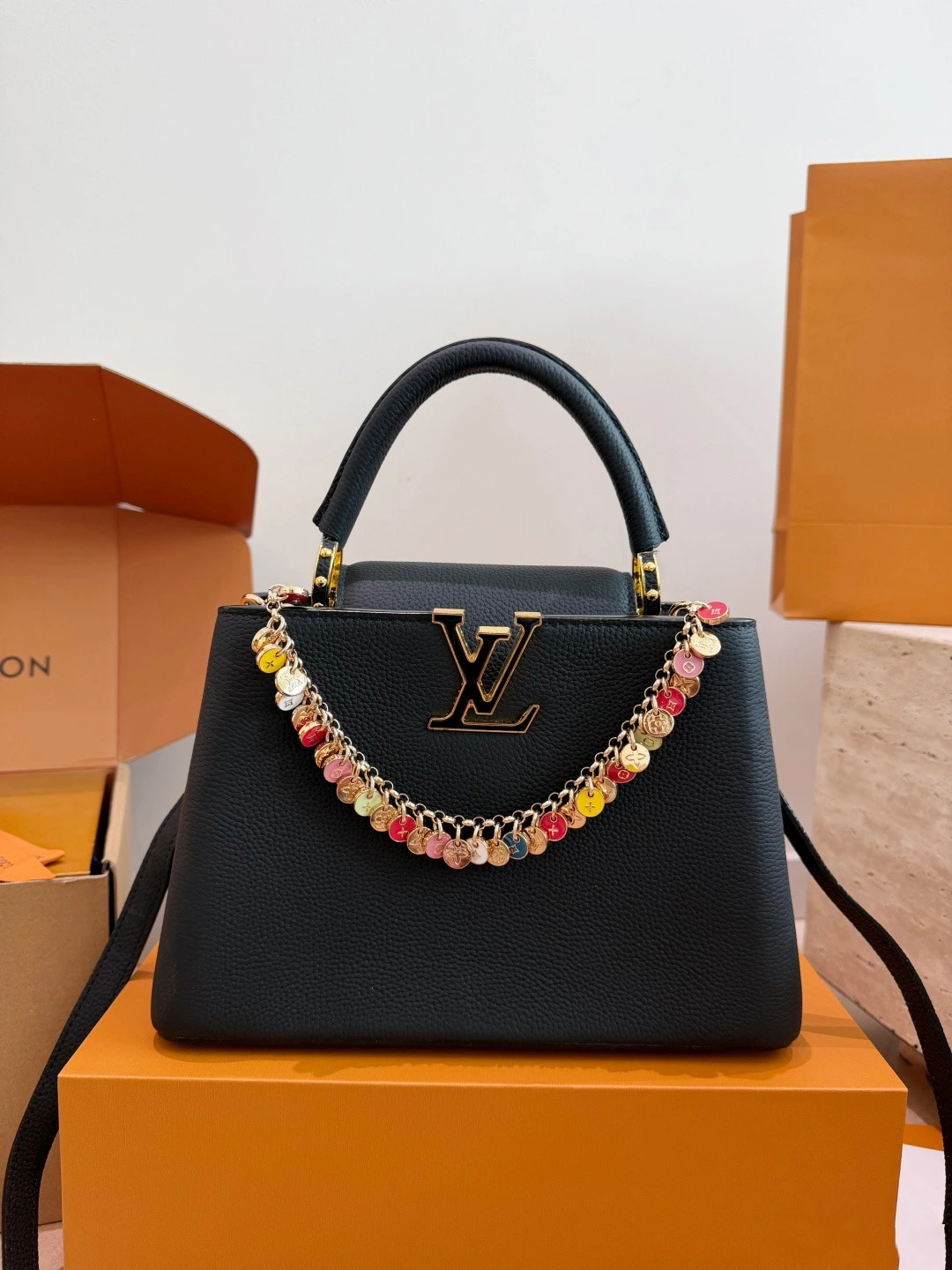 LOUIS VUITTON Capucines(27x17cm)