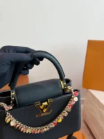 LOUIS VUITTON Capucines(27x17cm)