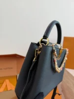 LOUIS VUITTON Capucines(27x17cm)