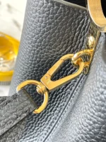 LOUIS VUITTON Capucines(27x18x9CM)