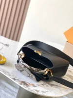 LOUIS VUITTON Capucines(27x18x9CM)