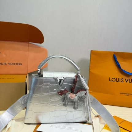 LOUIS VUITTON Capucines(27x19cm)