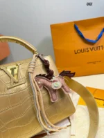LOUIS VUITTON Capucines(27x19cm)