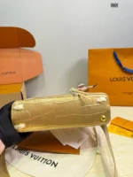LOUIS VUITTON Capucines(27x19cm)