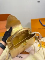LOUIS VUITTON Capucines(27x19cm)