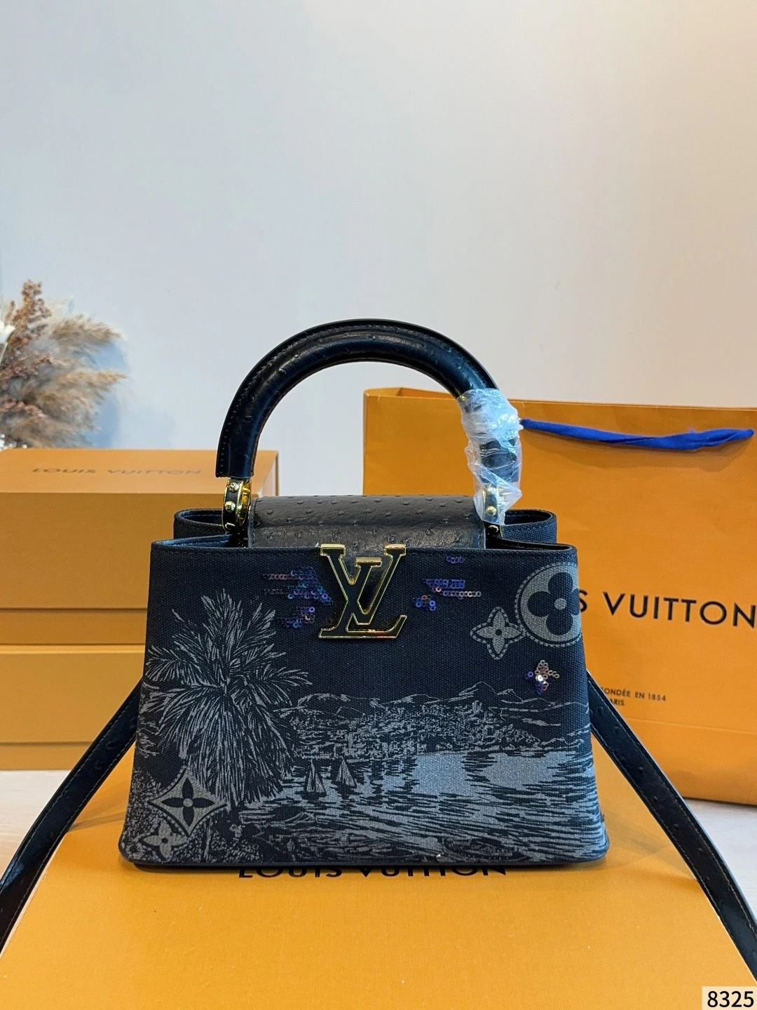 LOUIS VUITTON Capucines(27x9x18cm)