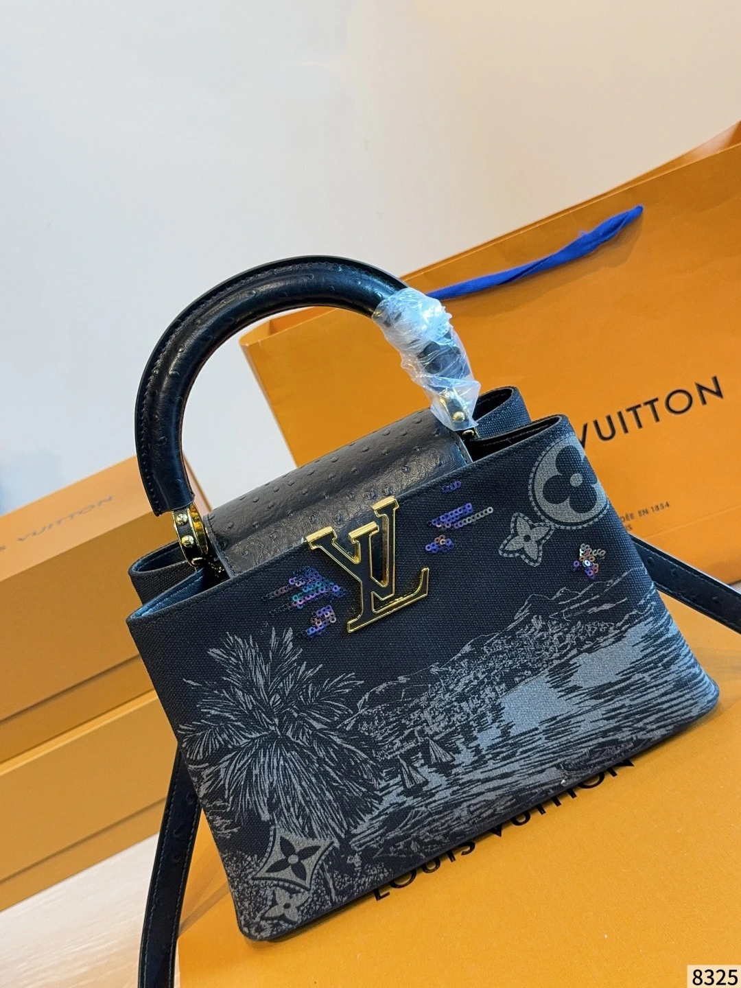 LOUIS VUITTON Capucines(27x9x18cm)