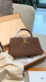 LOUIS VUITTON Capucines(28cm)