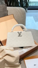 LOUIS VUITTON Capucines(28cm)