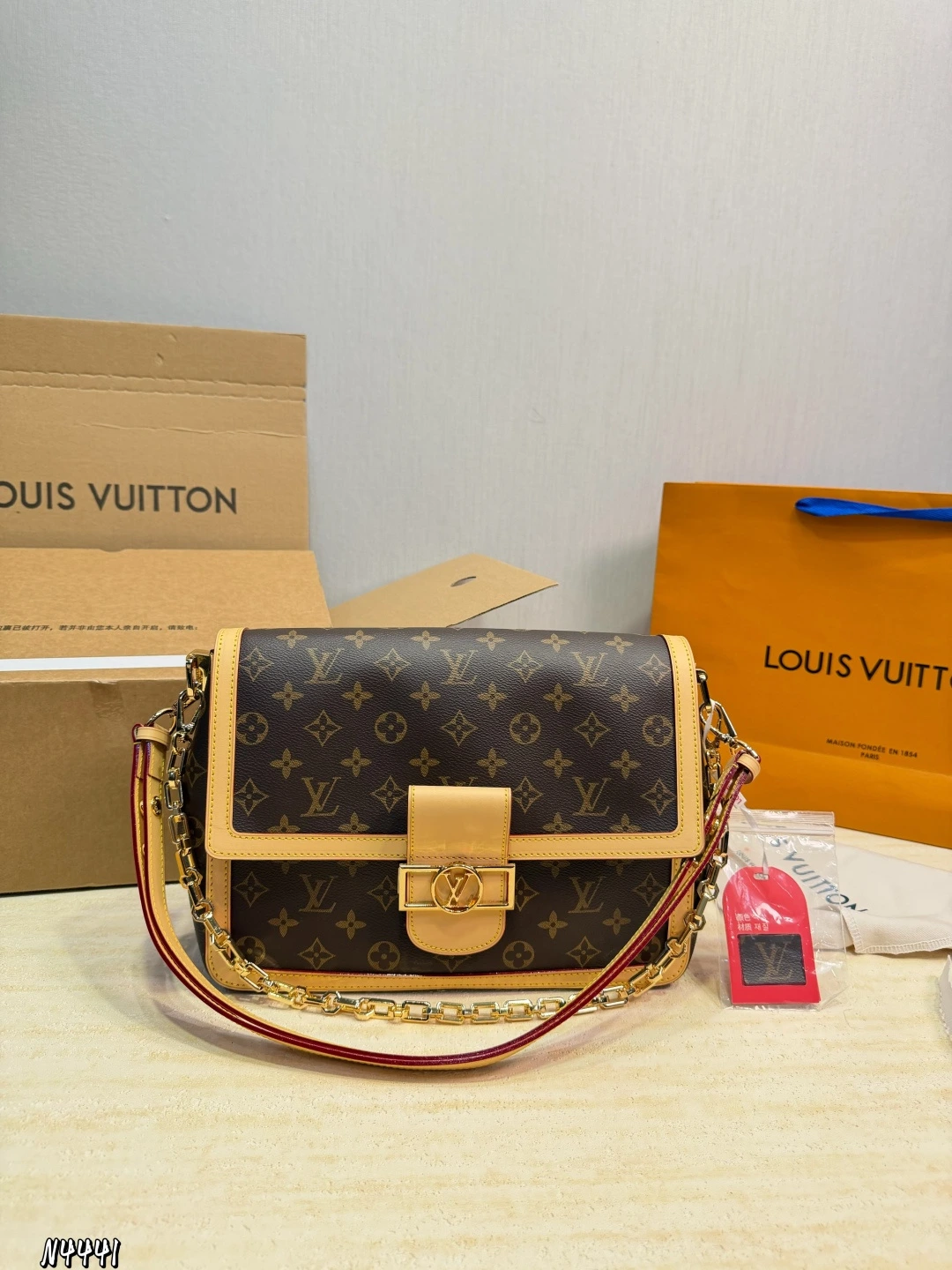 LOUIS VUITTON Dauphine (30x10x23cm) LOUIS VUITTON Dauphine (30x10x23cm)