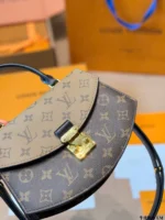 LOUIS VUITTON Dauphine MM(23x16cm)
