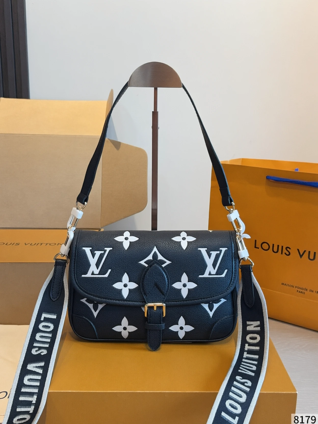 LOUIS VUITTON Dauphine MM(25x9x17cm)