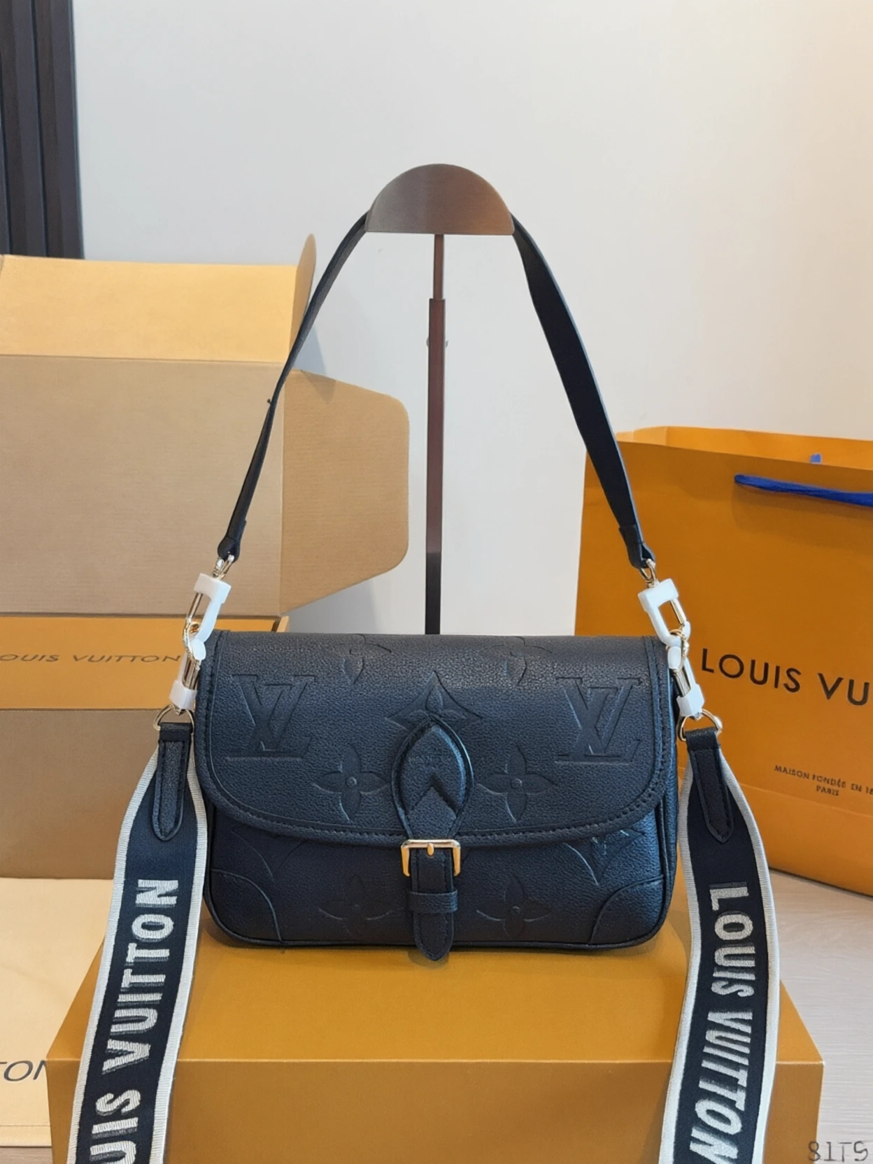 LOUIS VUITTON Dauphine MM(25x9x17cm)