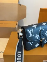 LOUIS VUITTON Dauphine MM(25x9x17cm)