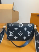 LOUIS VUITTON Dauphine MM(25x9x17cm)