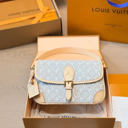 LOUIS VUITTON Dauphine MM (27cm)