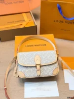 LOUIS VUITTON Dauphine MM (27cm)