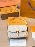 LOUIS VUITTON Dauphine MM (27cm)