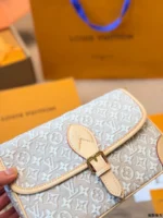 LOUIS VUITTON Dauphine MM (27cm)