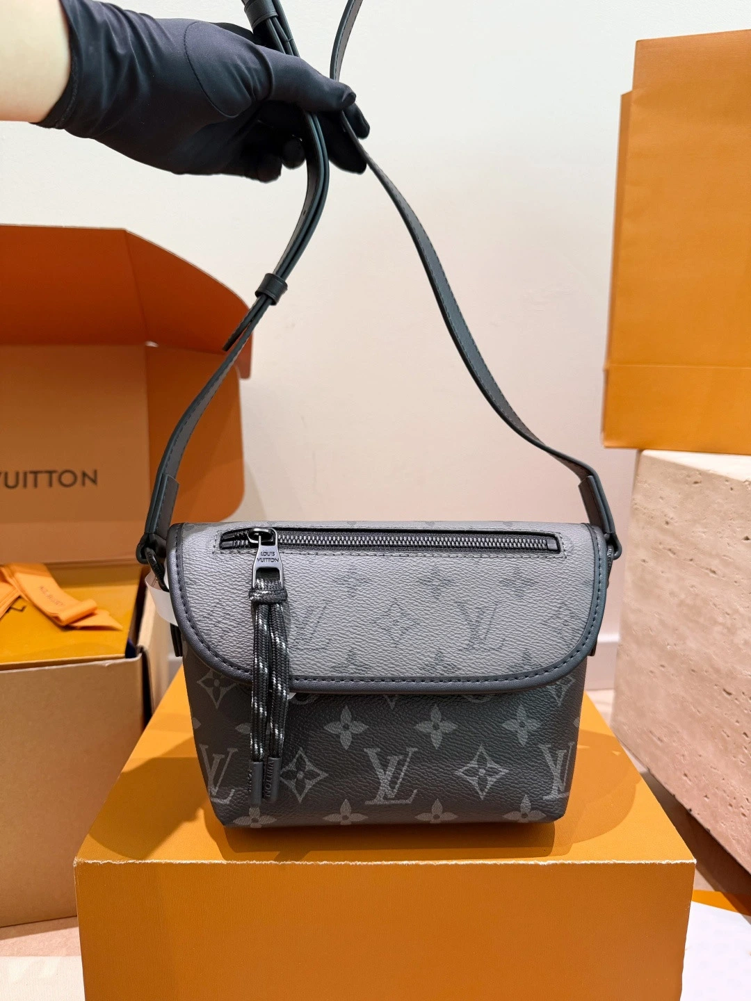 LOUIS VUITTON District(15cm)