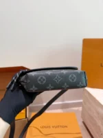LOUIS VUITTON District(15cm)