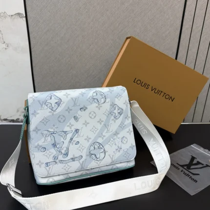 LOUIS VUITTON District(25x20cm)